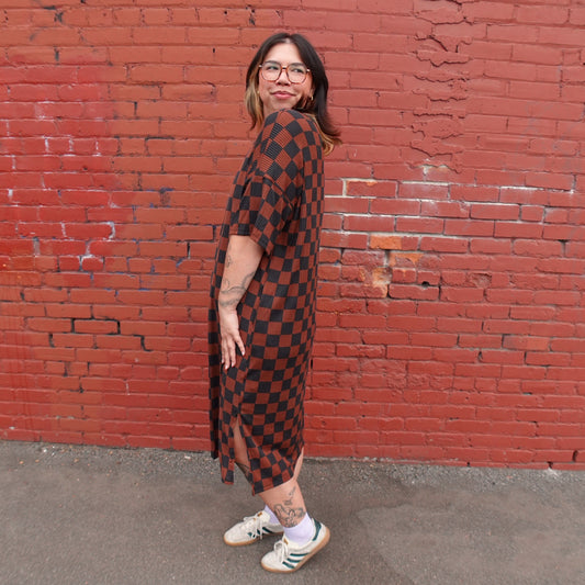 CHECKERED PRINT BROWN RIBBED MIDI DRESS