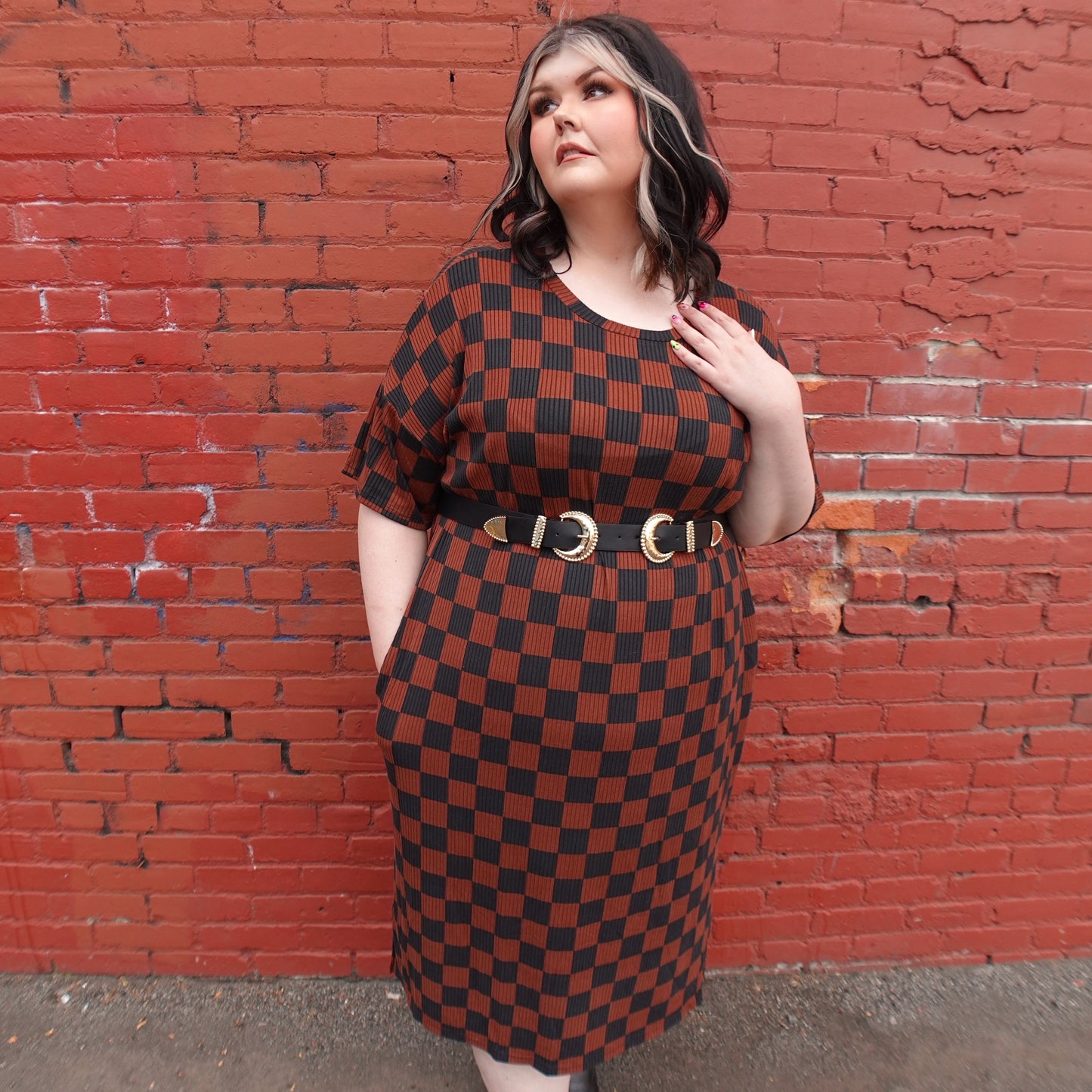 CHECKERED PRINT BROWN RIBBED MIDI DRESS