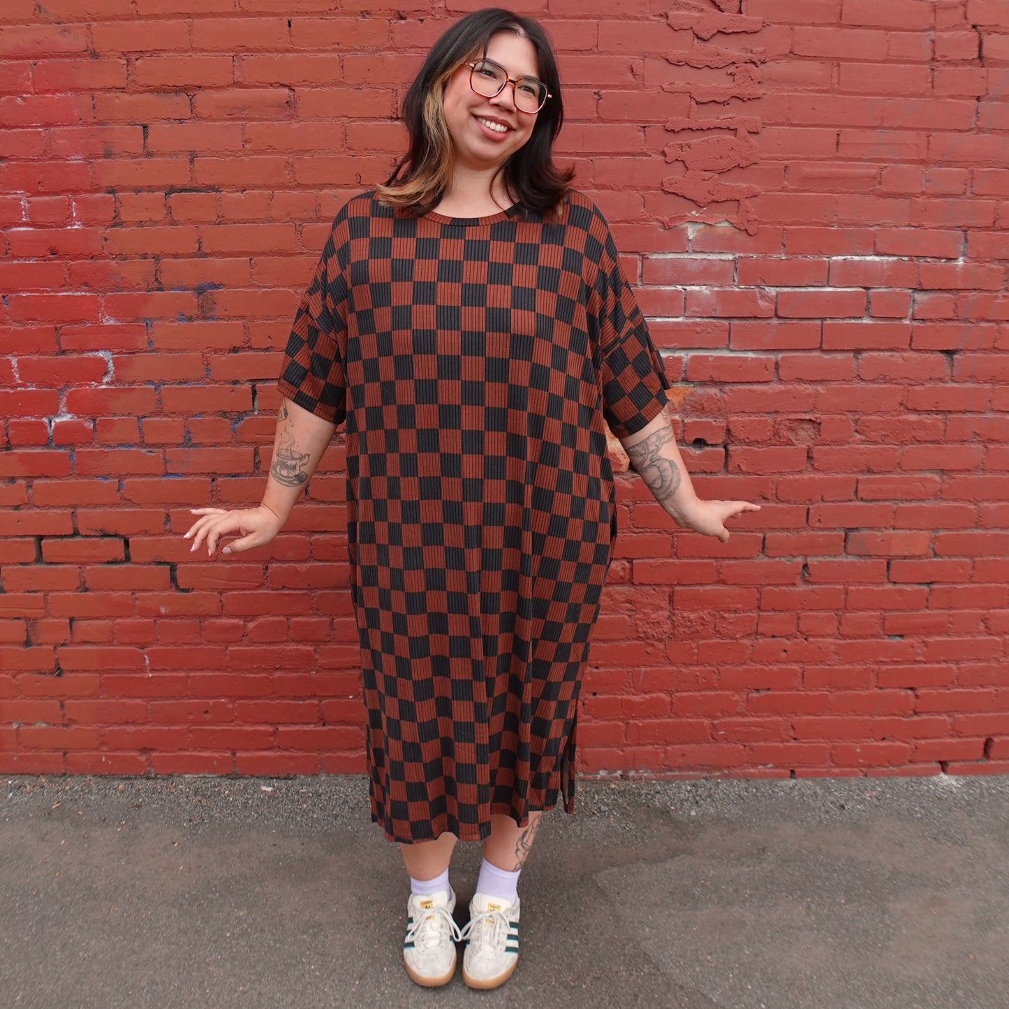 CHECKERED PRINT BROWN RIBBED MIDI DRESS