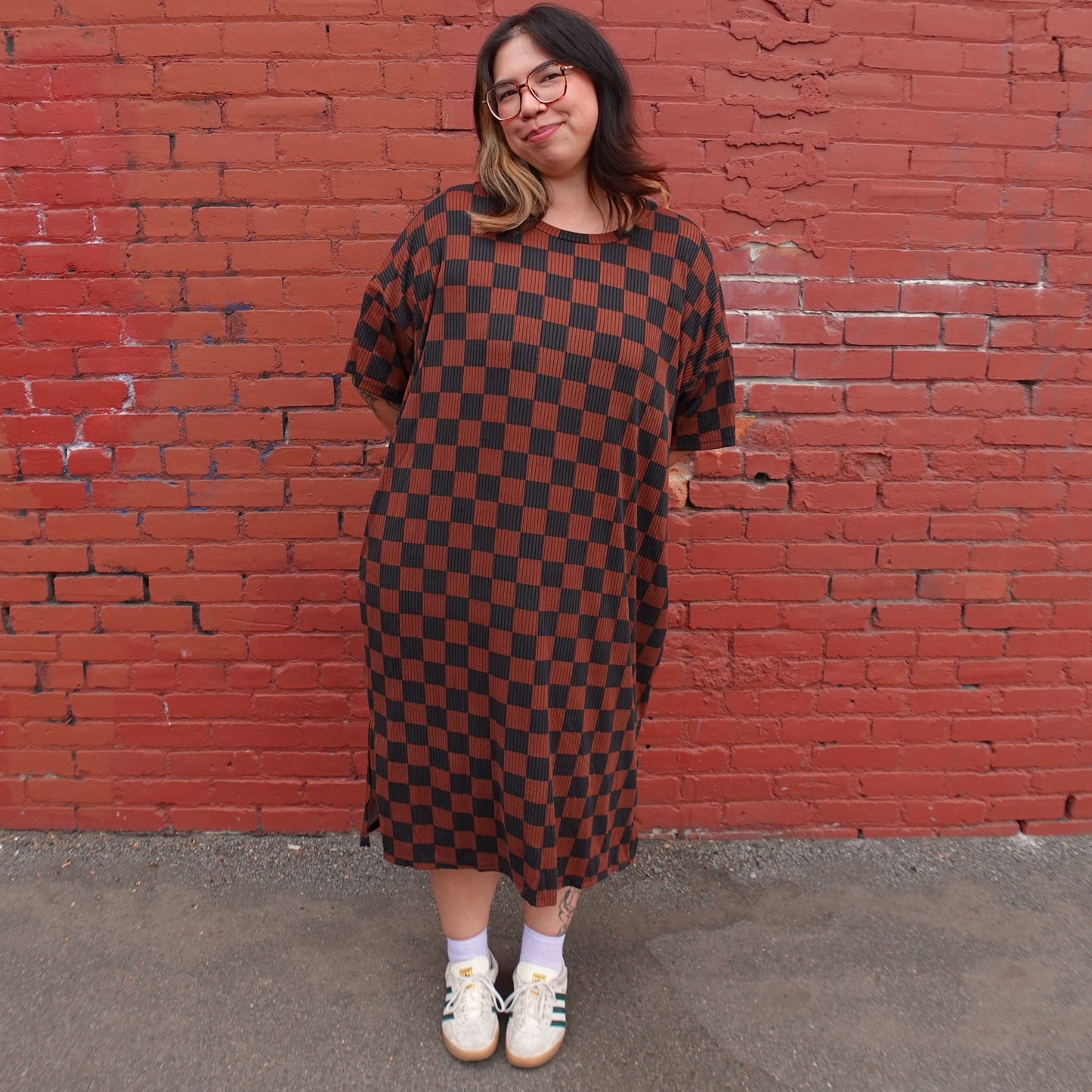 CHECKERED PRINT BROWN RIBBED MIDI DRESS