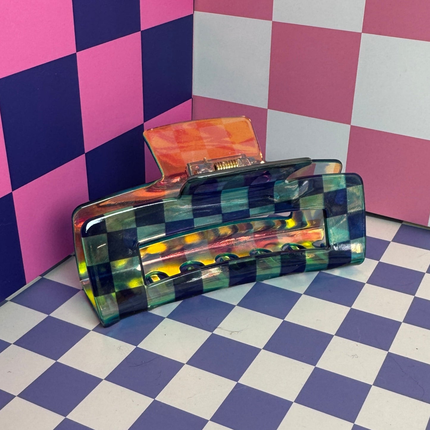 JUMBO IRIDESCENT CHECKERED HAIR CLAWS