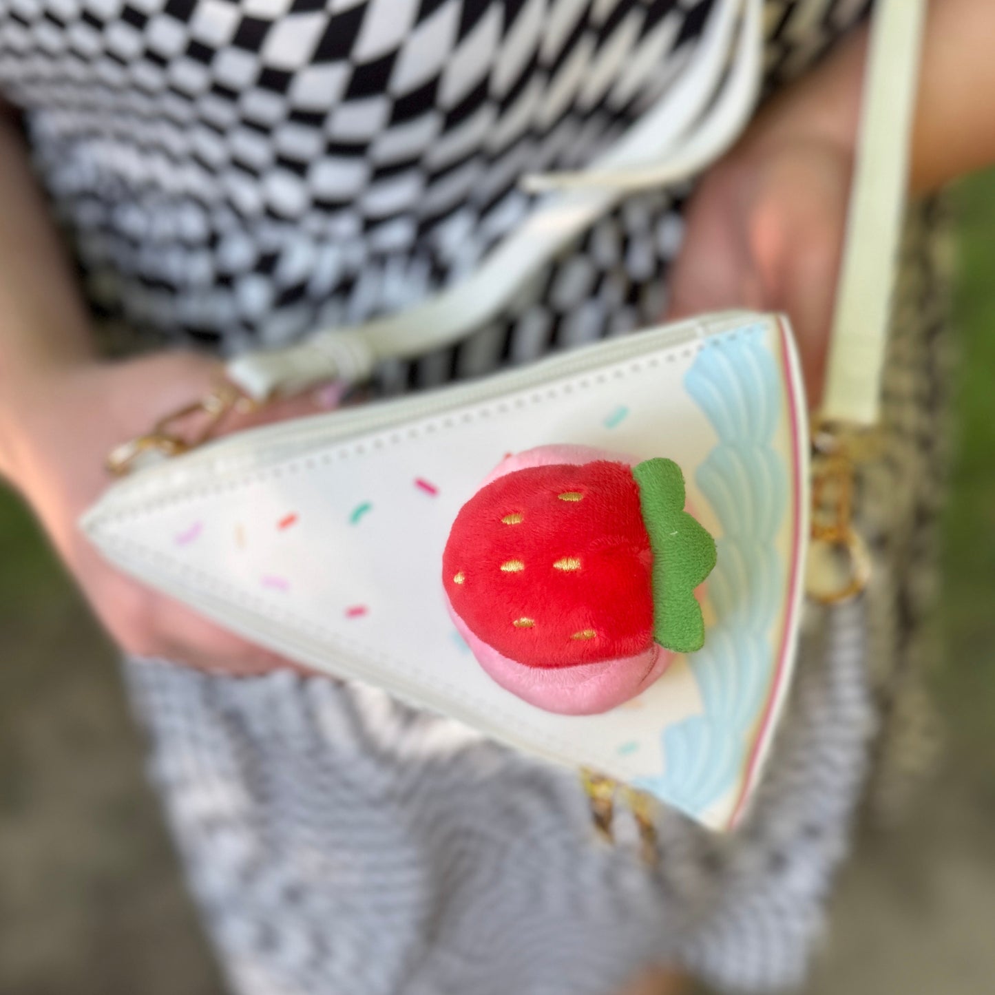 Shortcake Crossbody Cake Purse