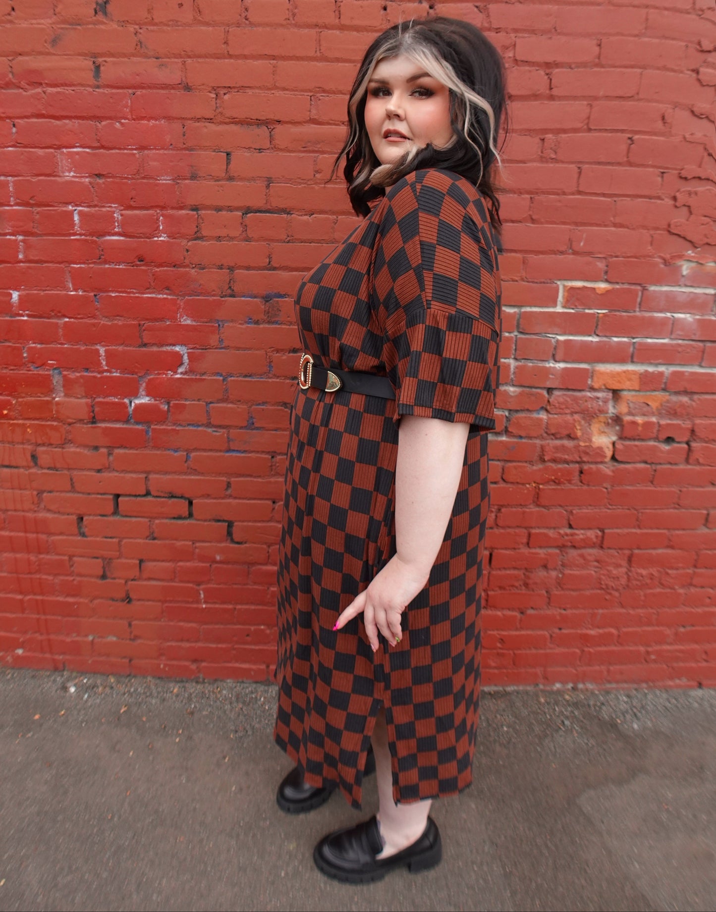 CHECKERED PRINT BROWN RIBBED MIDI DRESS