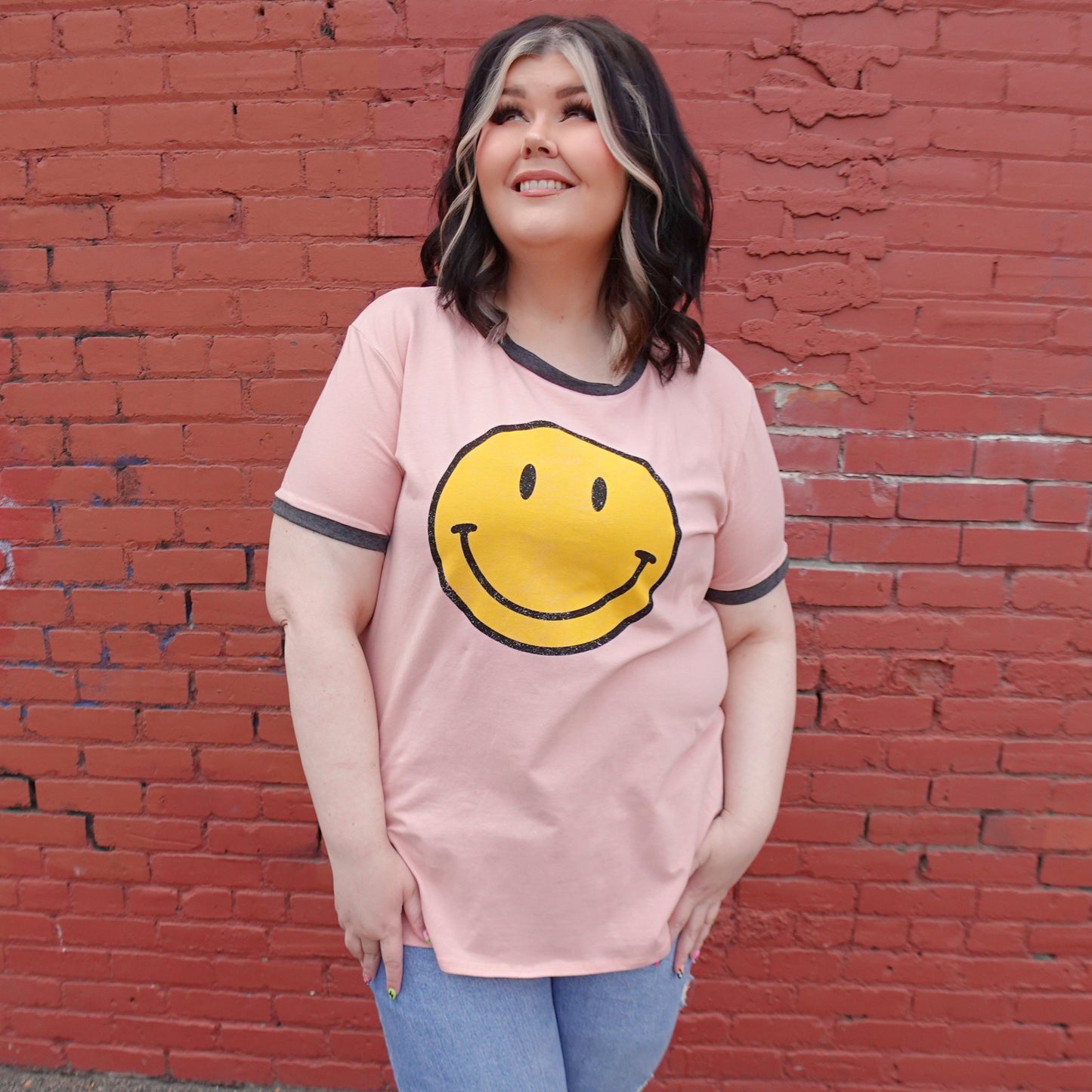 SMILEY FACE GRAPHIC TEE
