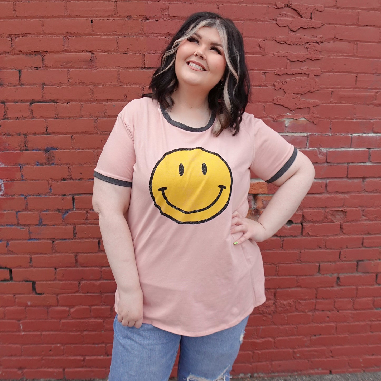 SMILEY FACE GRAPHIC TEE